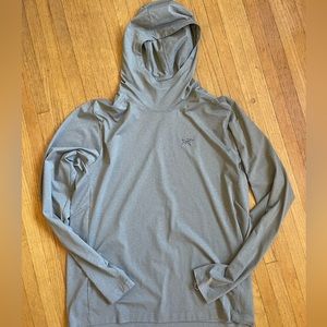 Arc’teryx men’s Large cold gear shirt